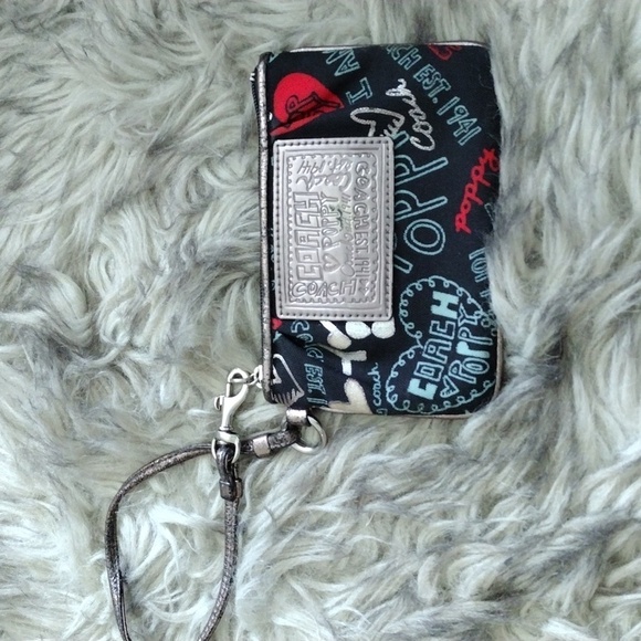 Coach wristlet women's - Picture 1 of 5